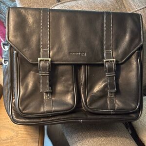 Kenneth Cole Briefcase/Laptop Bag
Reaction Genuine Leather - Black